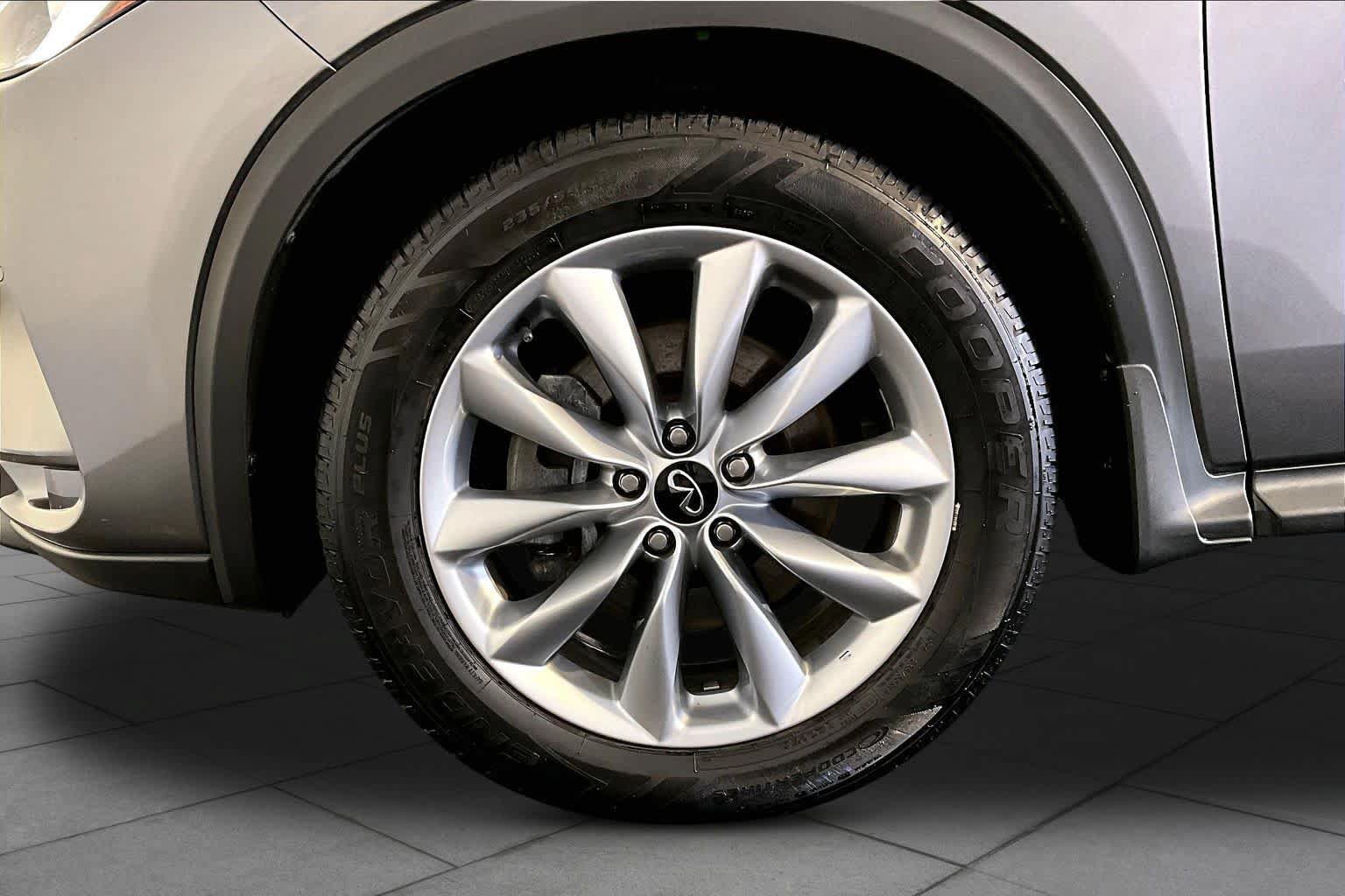 Used 2022 INFINITI QX50 Essential AWD/4WD image 11