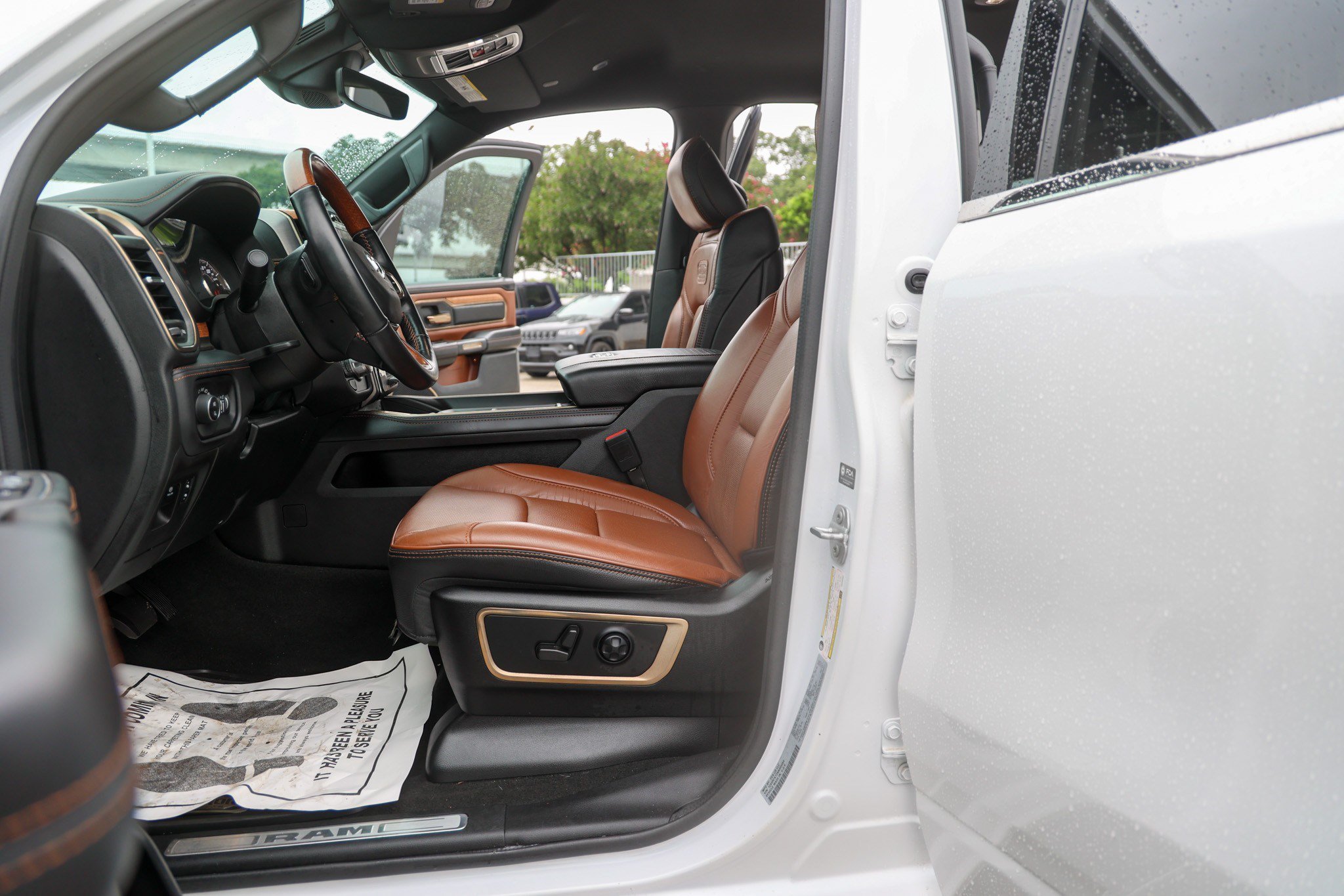 Used 2022 RAM 1500 Limited w/ Body Color Bumper Group AWD/4WD image 33