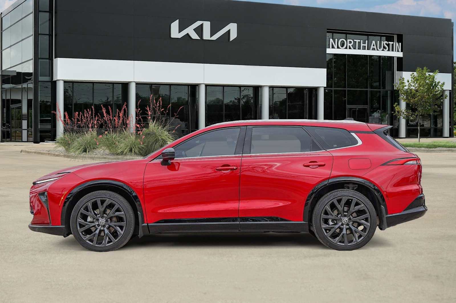 Used 2025 Toyota Crown Signia image 4