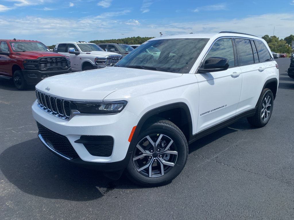 New 2027 Jeep Grand Cherokee Laredo