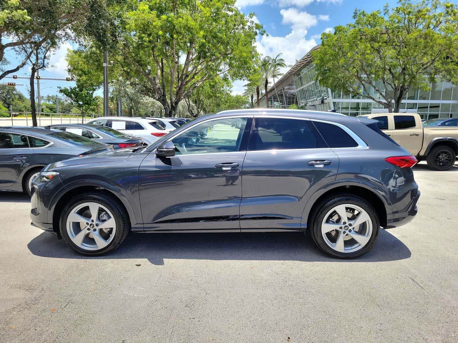 Used 2025 Audi Q5 Premium Plus w/ Premium Plus AWD/4WD image 5