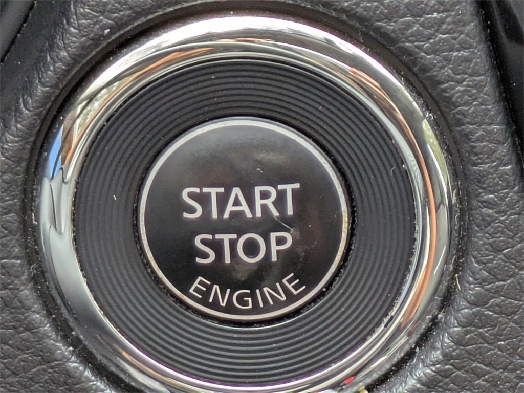 Used 2018 Nissan Rogue SV w/ Premium Package image 33