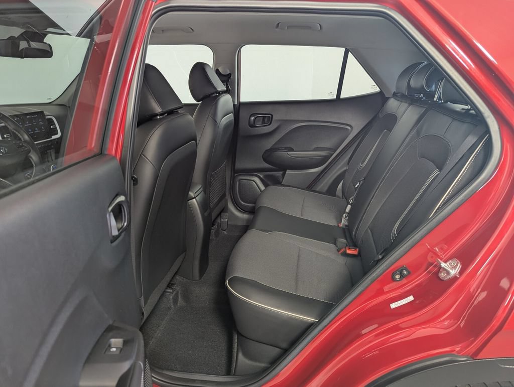 Used 2022 Hyundai Venue Limited FWD image 24
