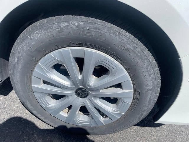 Used 2020 Toyota Prius LE FWD image 6