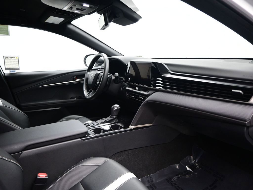 Used 2025 Toyota Camry SE w/ Convenience Package image 11