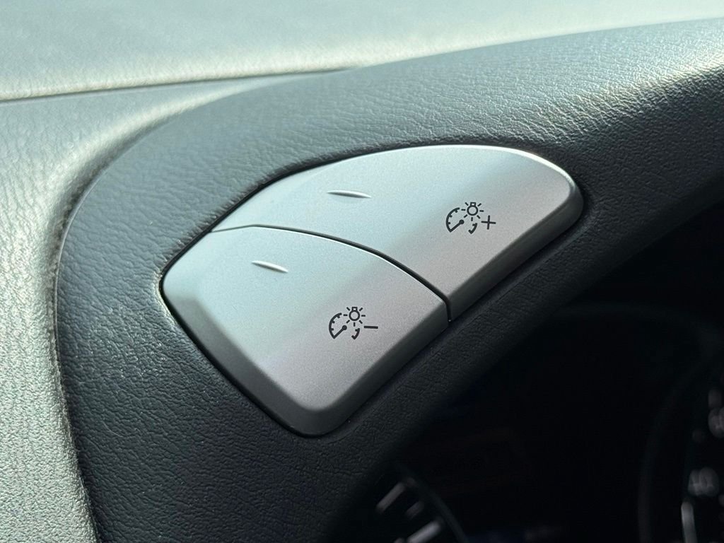 Used 2019 Nissan Pathfinder SL FWD image 23