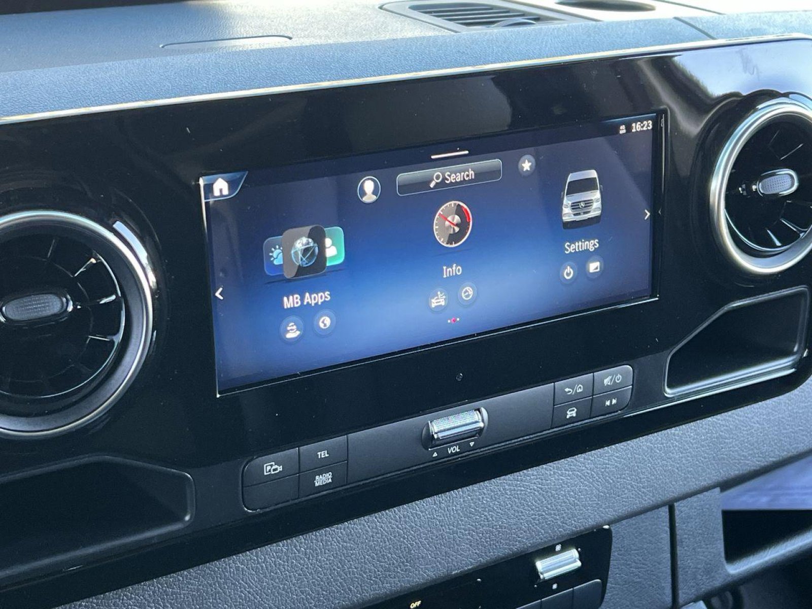 New 2025 Mercedes-Benz Sprinter 2500 image 18