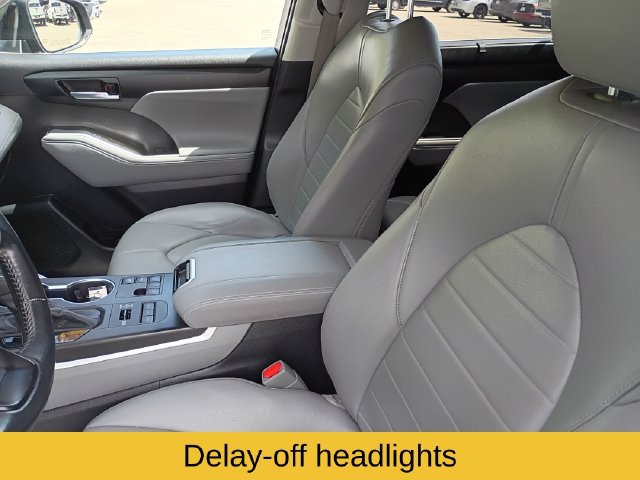 Used 2023 Toyota Highlander XLE AWD/4WD image 12