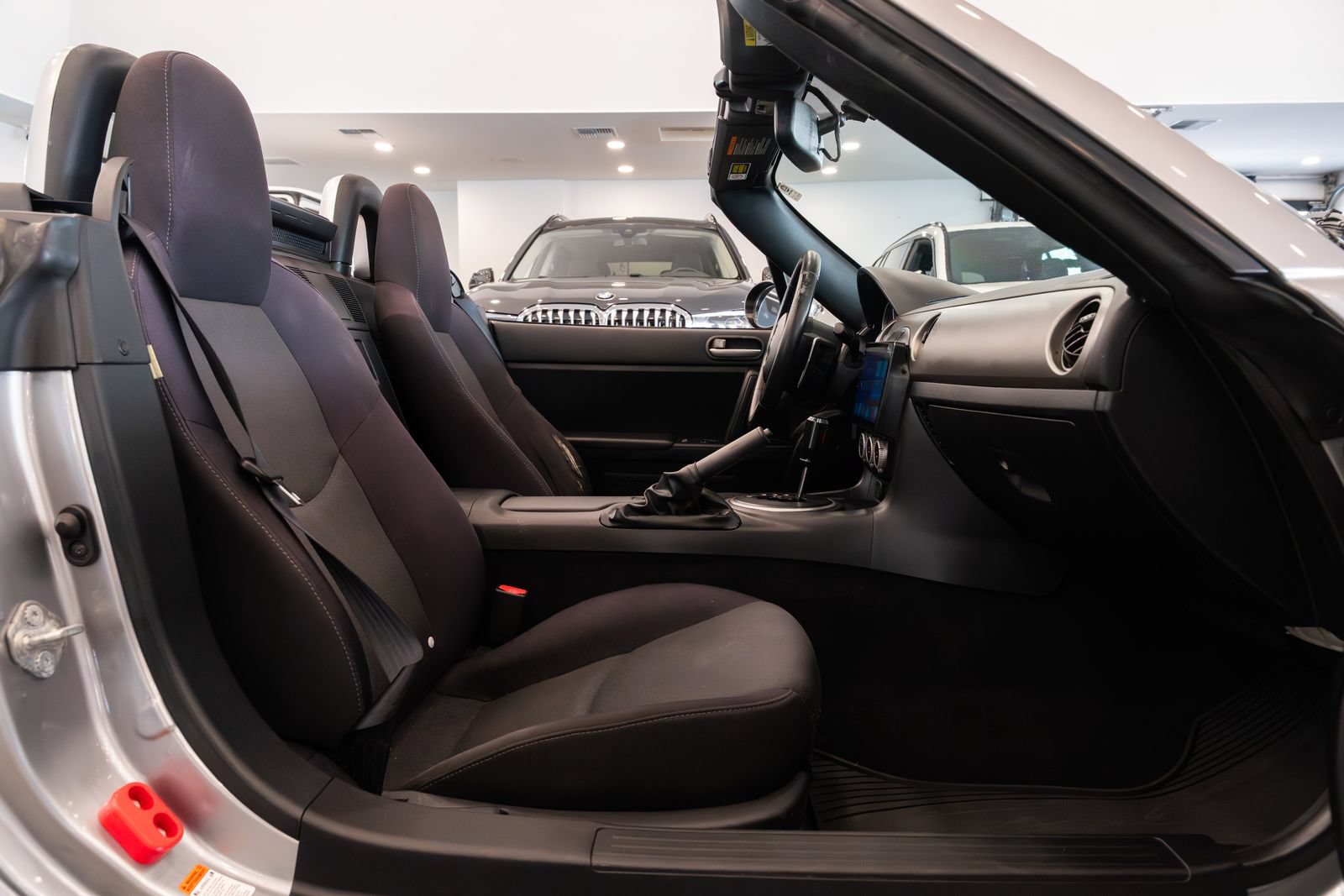 Used 2010 MAZDA MX-5 Miata Touring RWD image 23