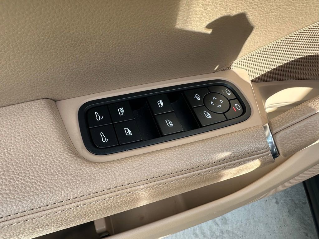 Certified 2023 Porsche Cayenne Platinum Edition image 20