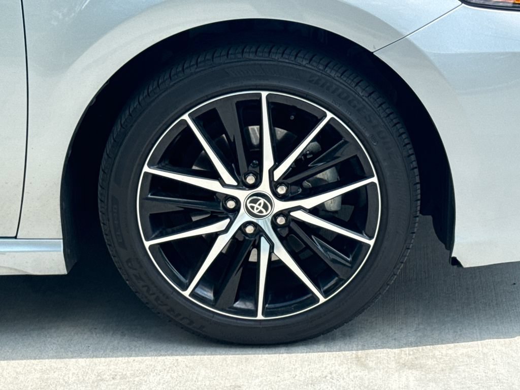 Used 2024 Toyota Camry SE FWD image 11