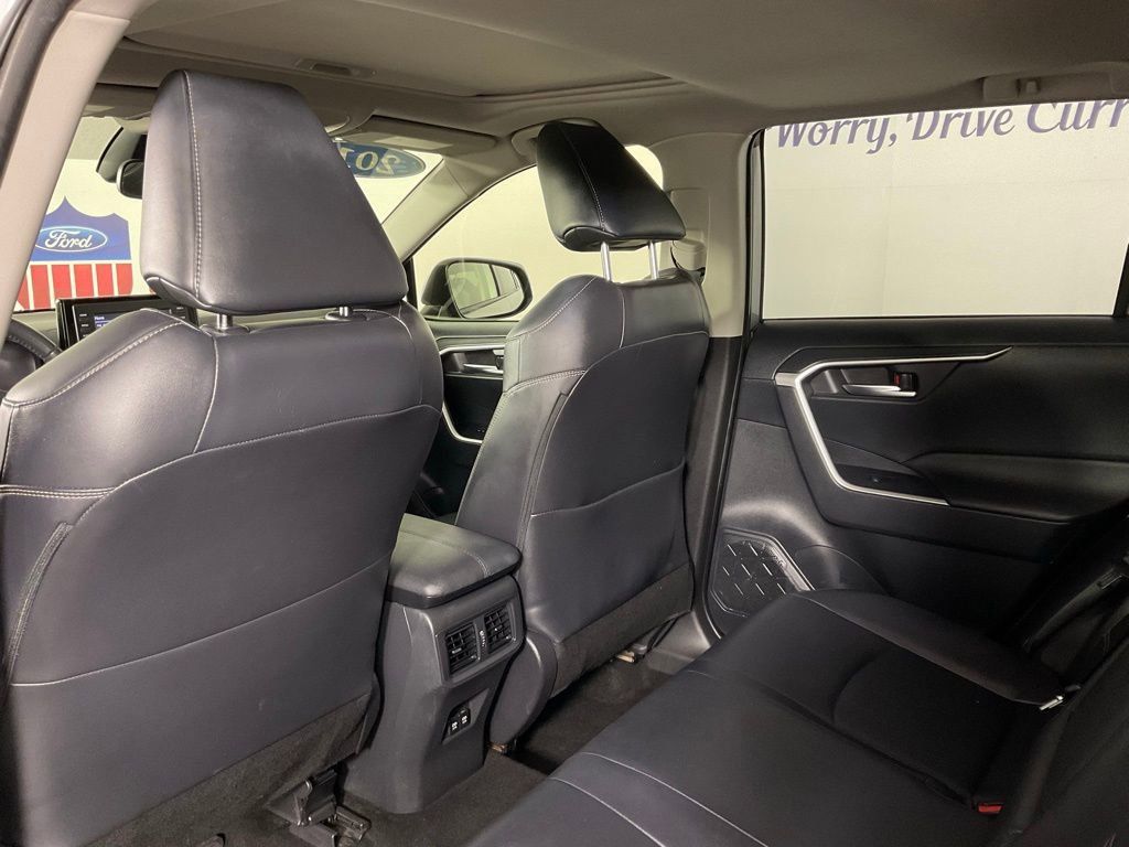 Used 2019 Toyota RAV4 XLE Premium w/ Cold Weather Package AWD/4WD image 15