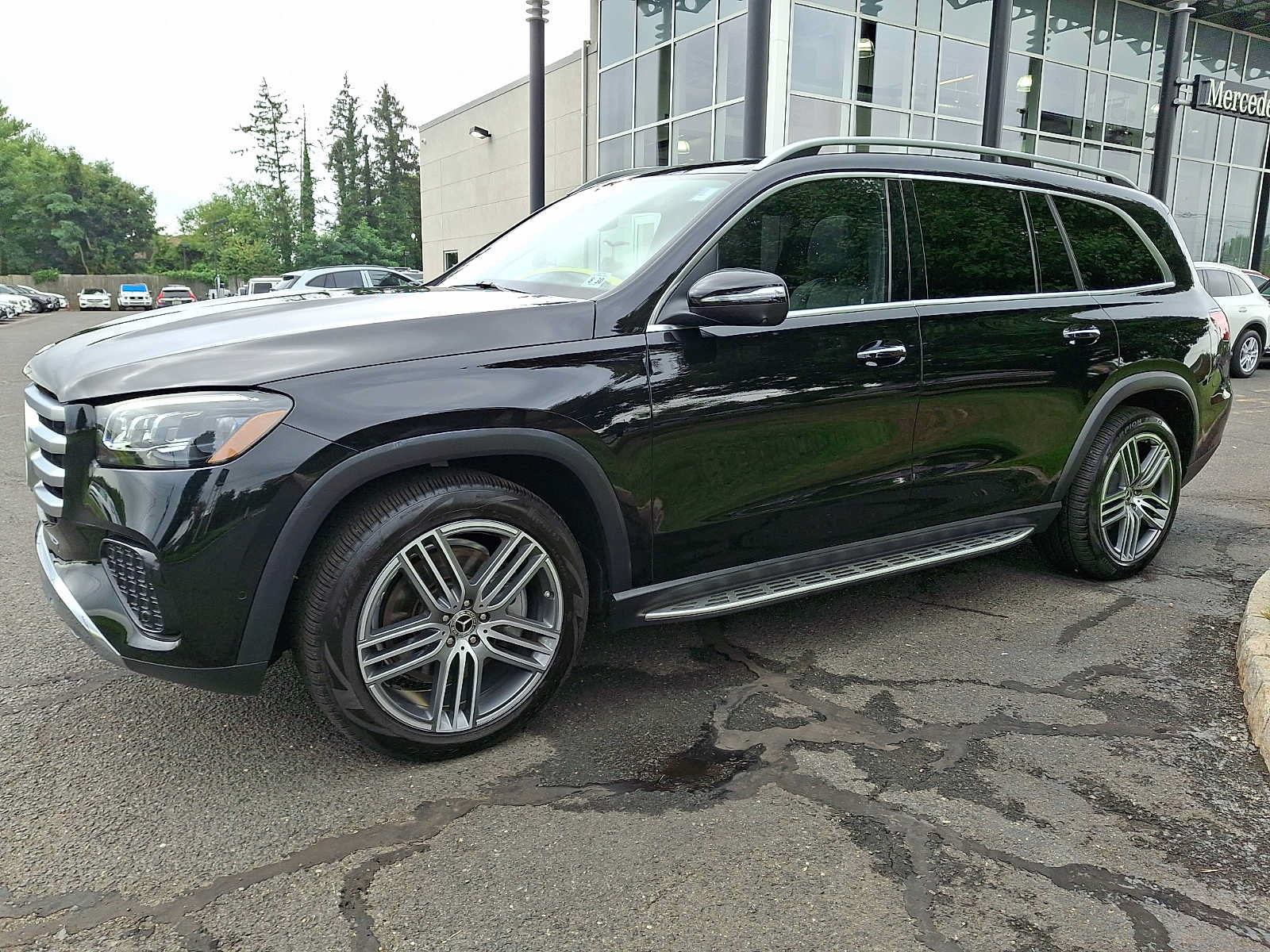 Used 2025 Mercedes-Benz GLS 450 4MATIC image 3