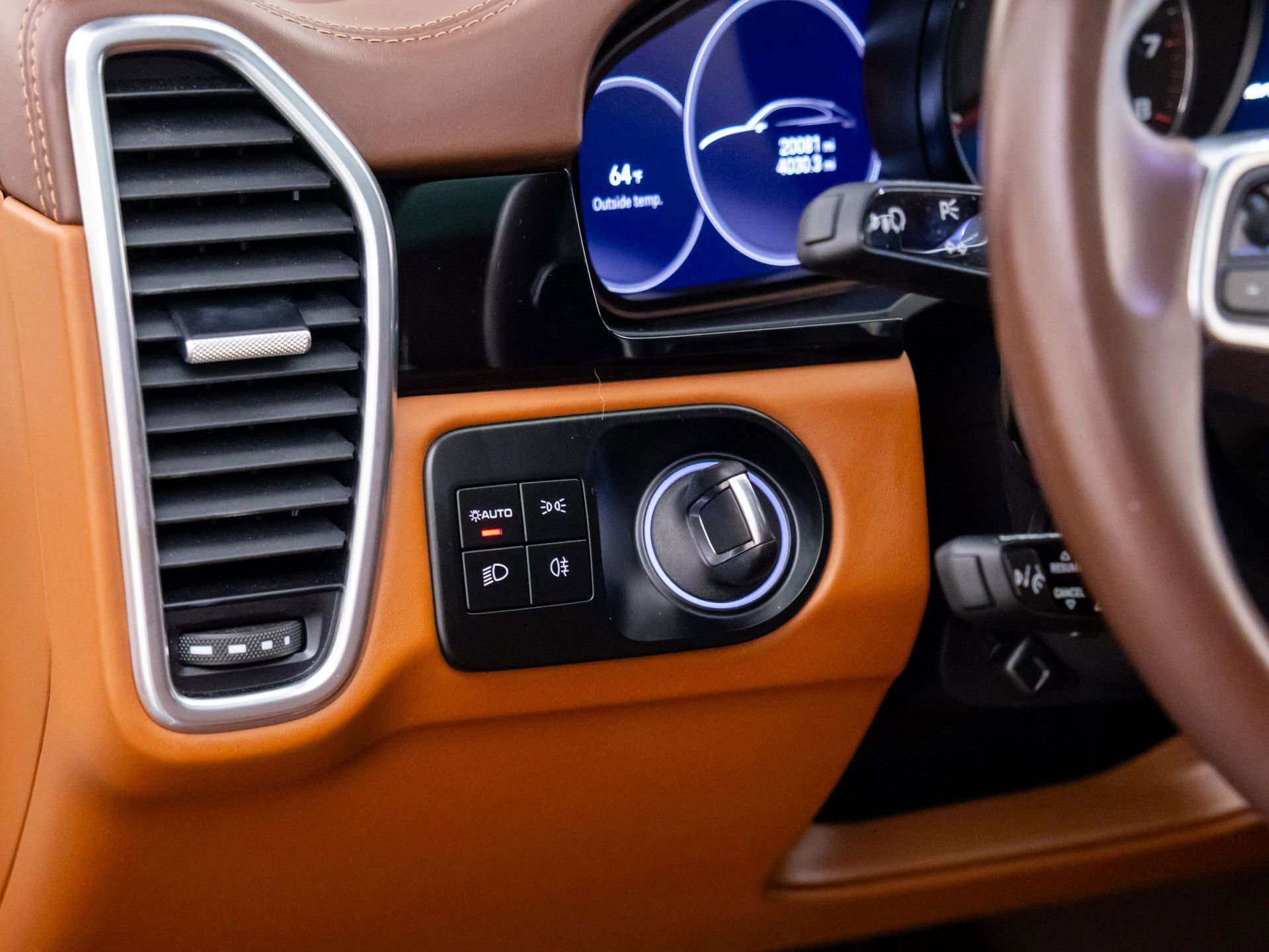 Used 2023 Porsche Cayenne GTS image 19