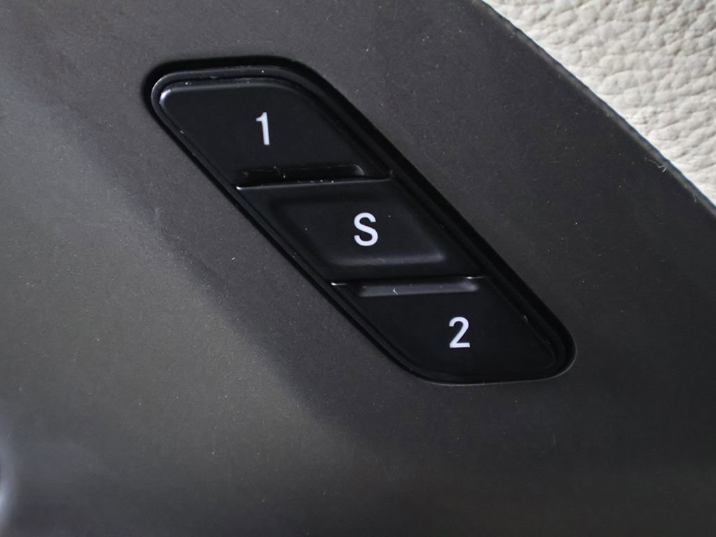 Used 2023 Chrysler Pacifica Touring-L FWD image 34