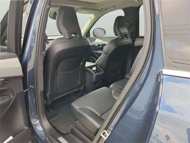 Used 2023 Volvo XC90 B5 Core image 10