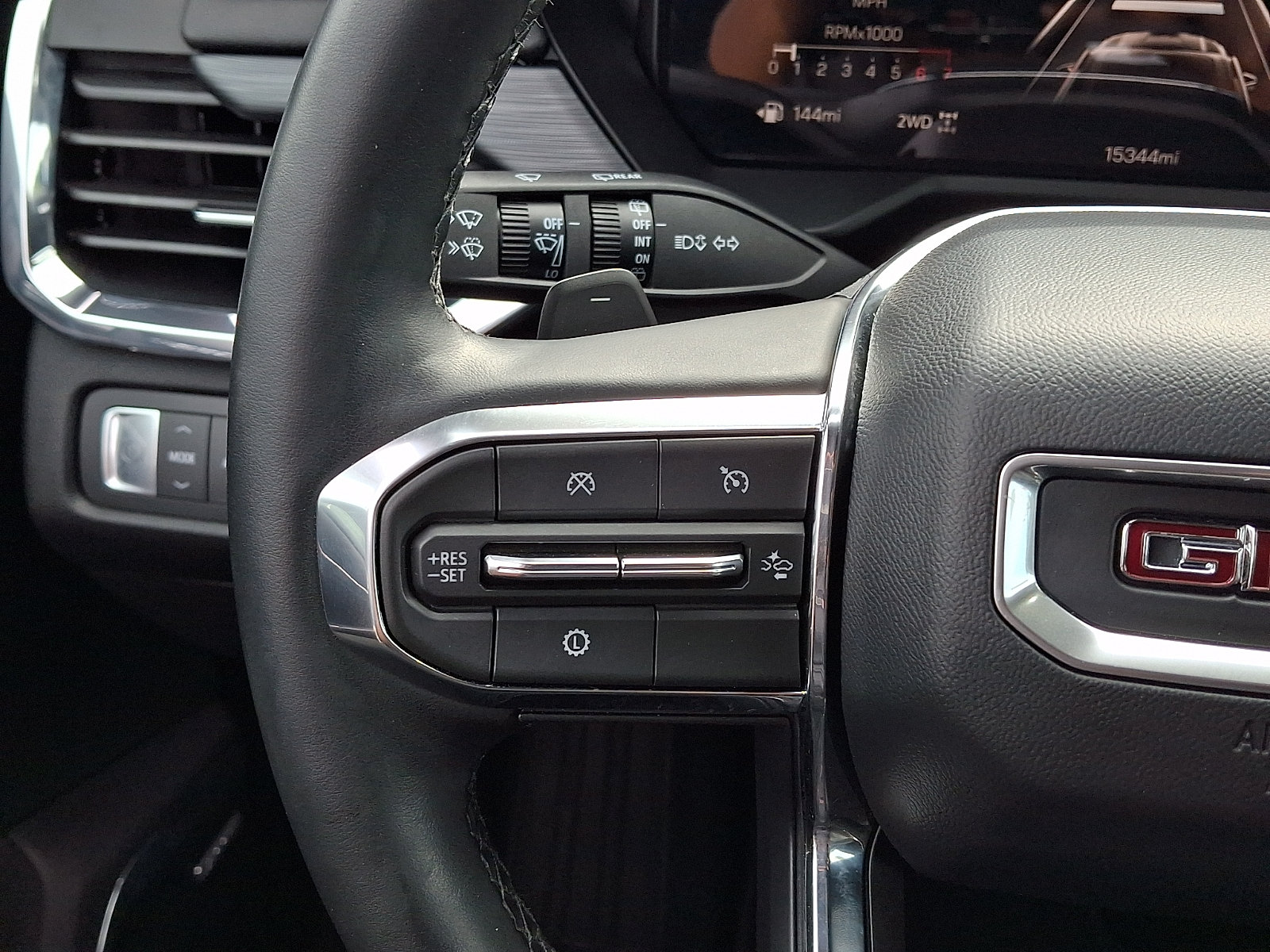 Used 2025 GMC Acadia Elevation AWD/4WD image 25