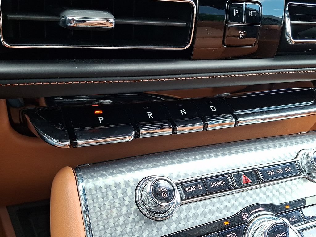 Certified 2023 Lincoln Aviator Black Label w/ Dynamic Handling Package AWD/4WD image 17