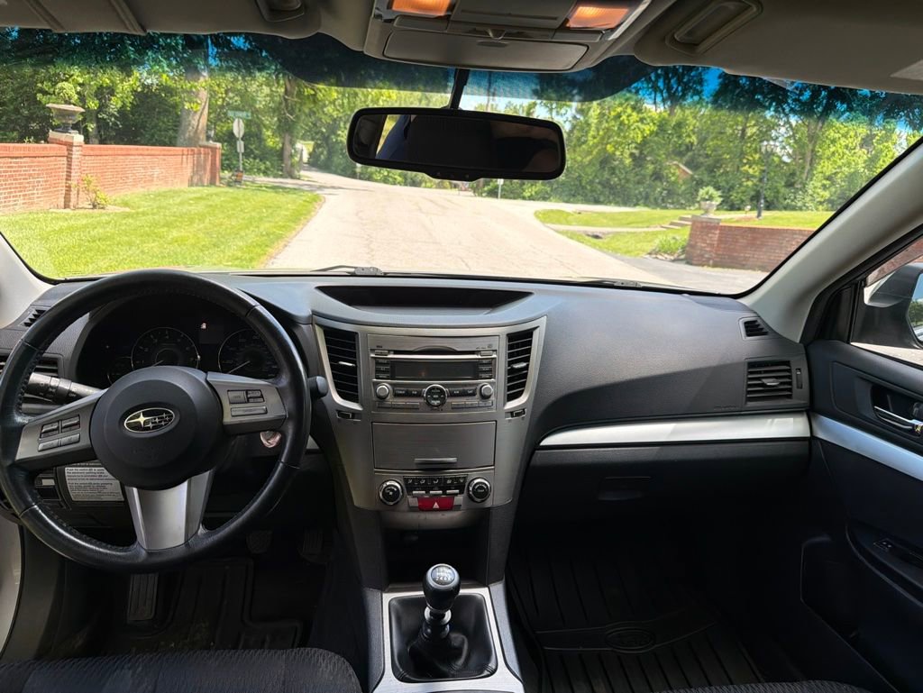 Used 2010 Subaru Outback 2.5i Premium AWD/4WD image 39