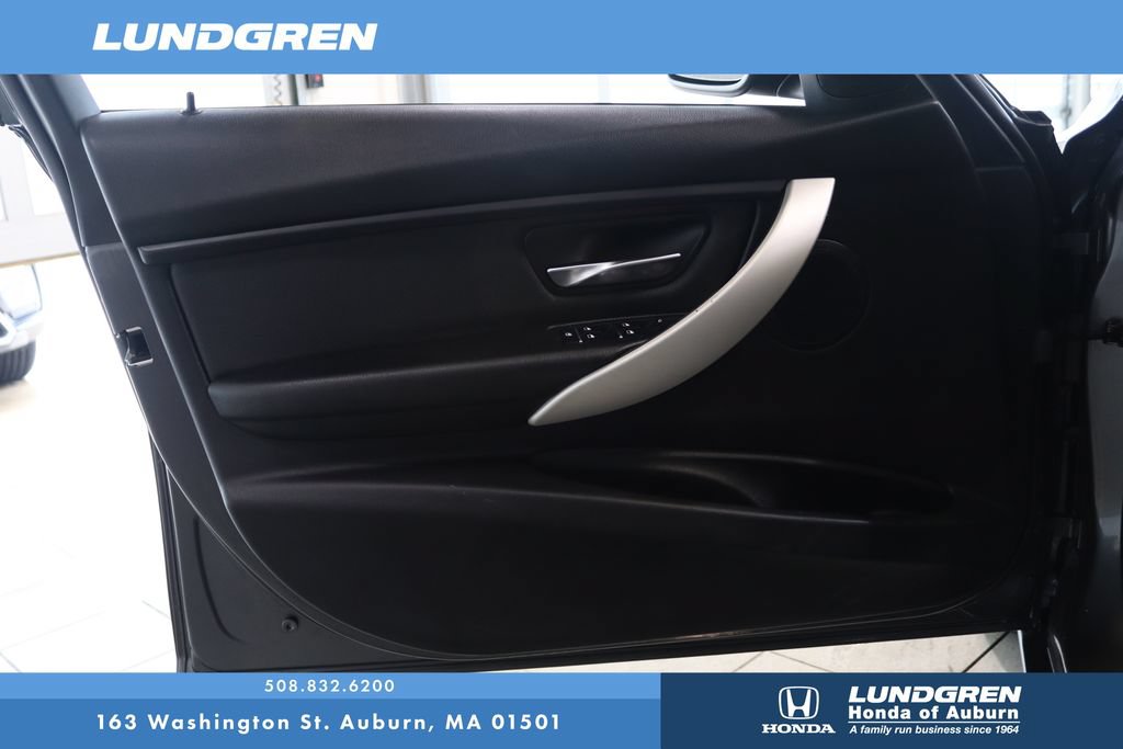 Used 2018 BMW 320i xDrive Sedan w/ Convenience Package AWD/4WD image 8