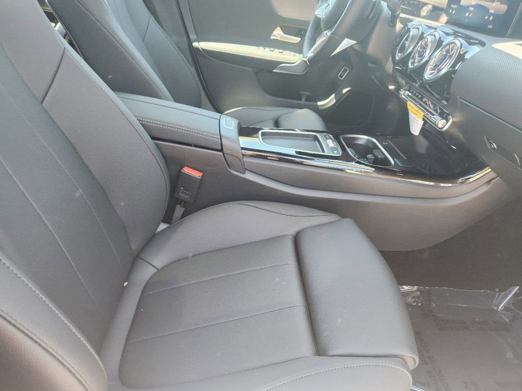 New 2025 Mercedes-Benz CLA 250 4MATIC image 18