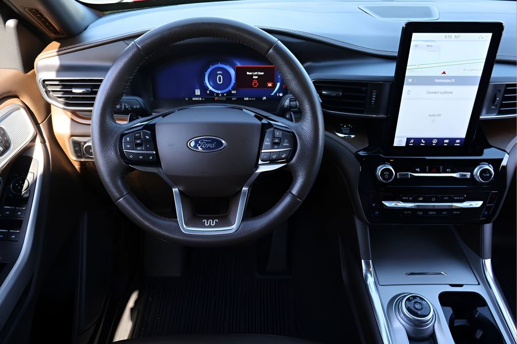 Used 2021 Ford Explorer King Ranch w/ Premium Technology Package image 14