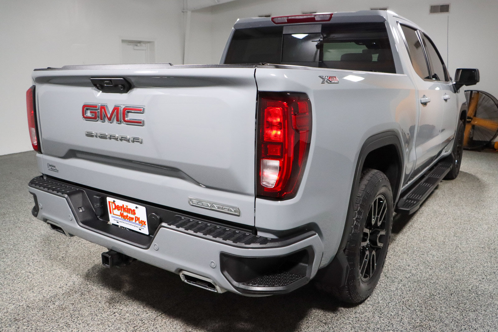 Used 2024 GMC Sierra 1500 Elevation w/ Elevation Premium Package AWD/4WD image 7