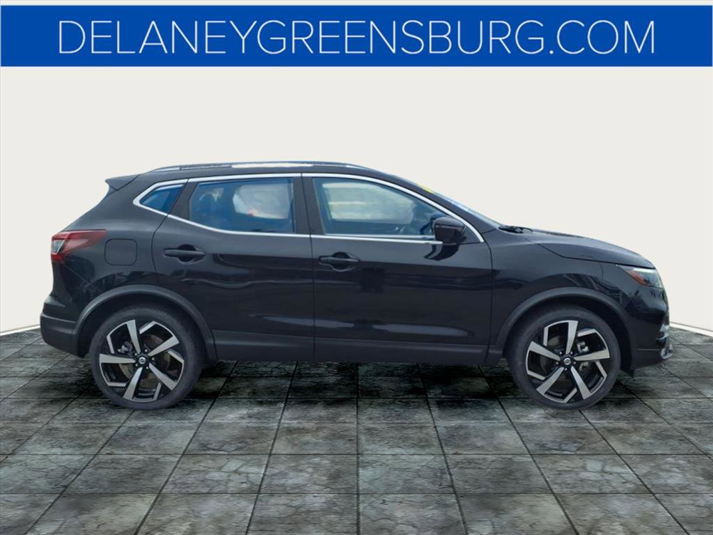 Used 2022 Nissan Rogue Sport SL w/ Premium Package image 2