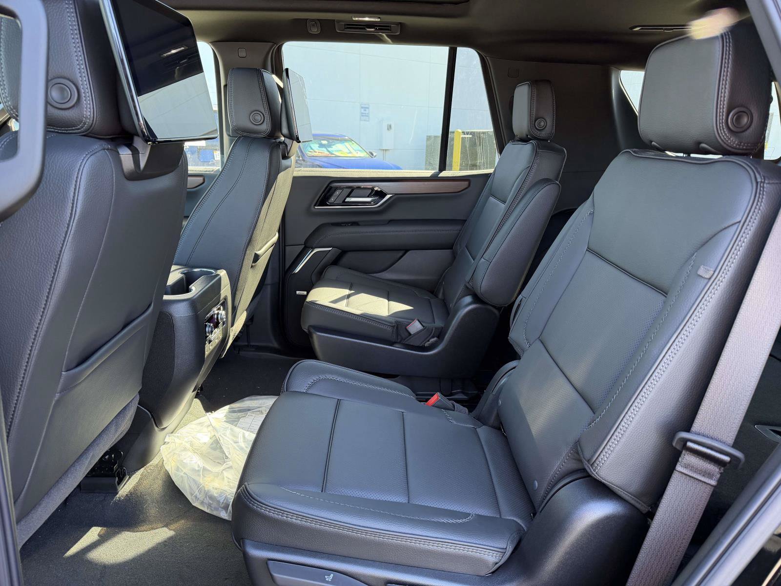 New 2027 GMC Yukon Denali w/ Denali Reserve Package AWD/4WD image 9