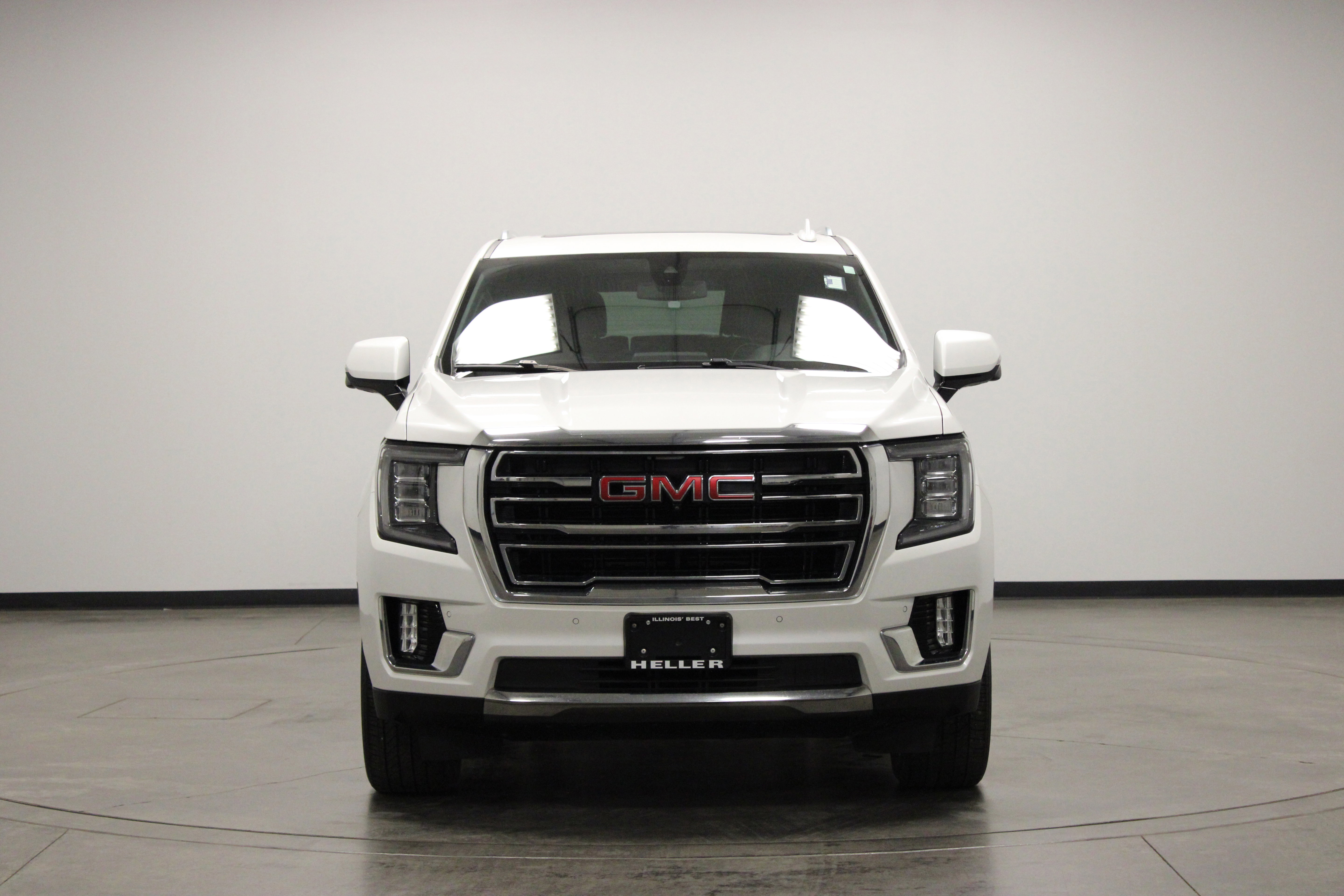 Used 2022 GMC Yukon XL SLT w/ SLT Luxury Package AWD/4WD image 3