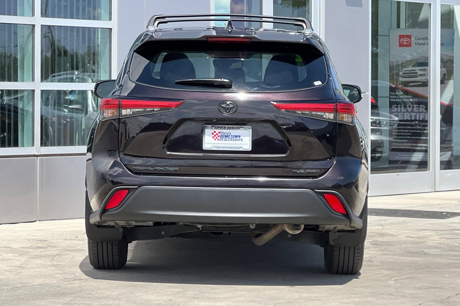 Used 2022 Toyota Highlander XLE AWD/4WD image 5