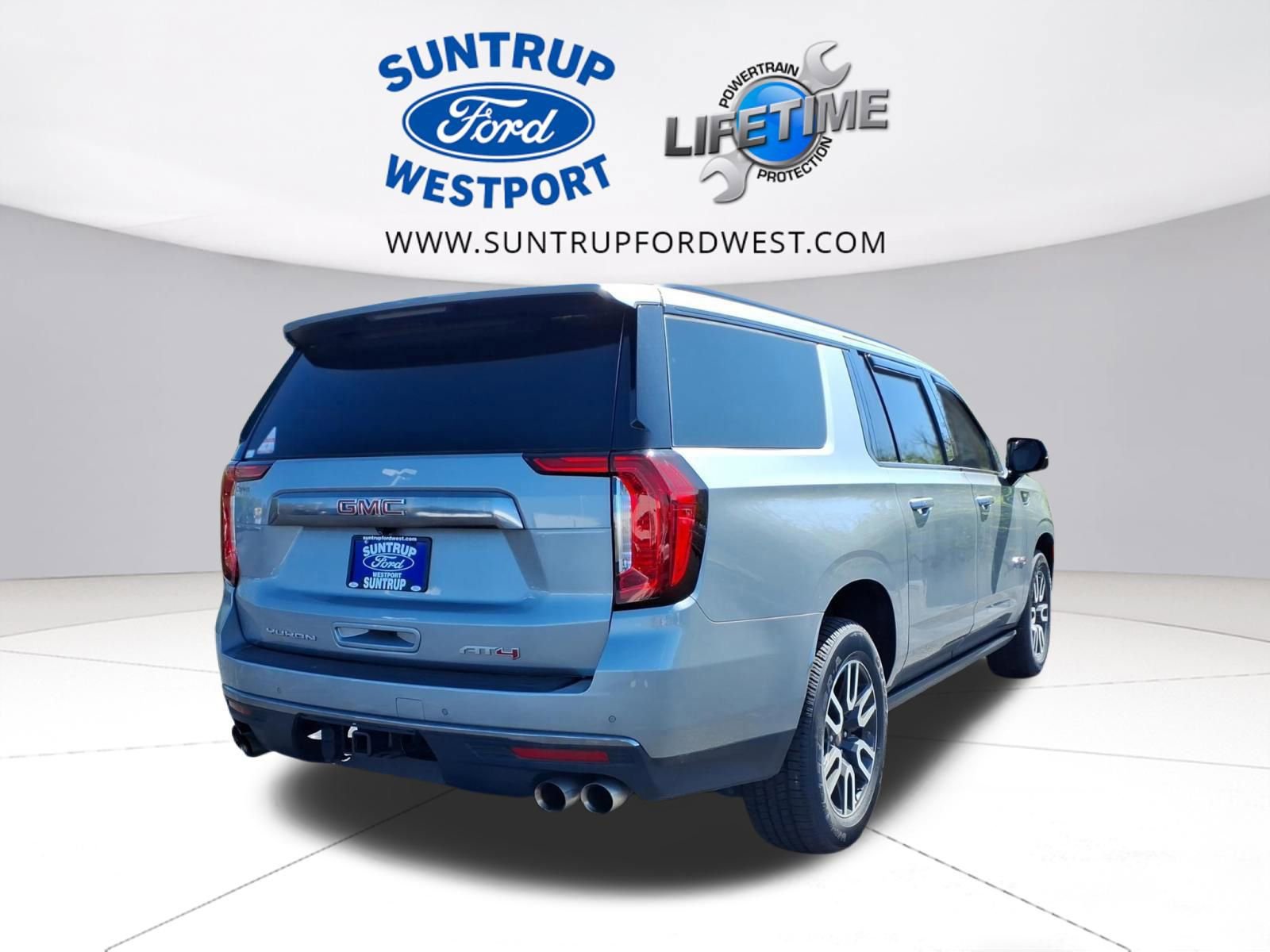 Used 2024 GMC Yukon XL AT4 w/ AT4 Premium Package image 3