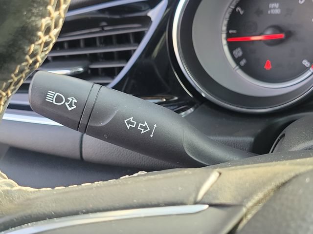 Used 2018 Buick Regal Essence FWD image 19