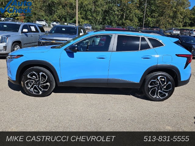Used 2024 Chevrolet Trax RS w/ Sunroof Package FWD image 2