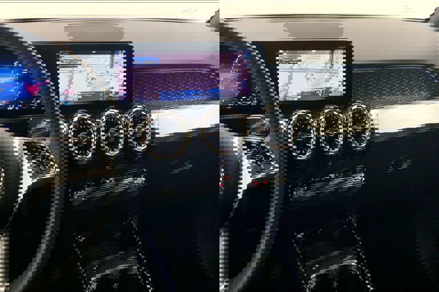 Used 2025 Mercedes-Benz GLB 250 image 26