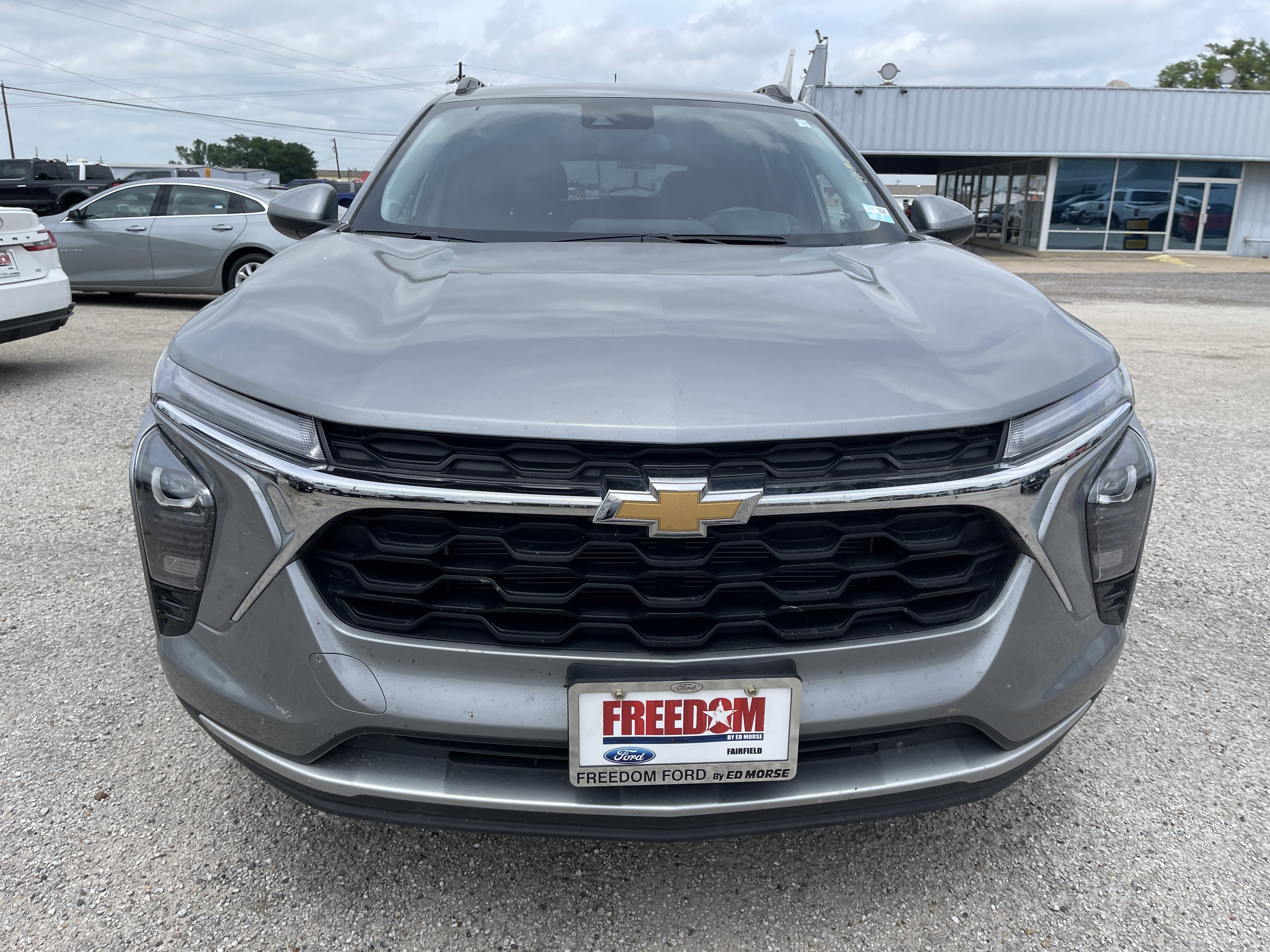 Used 2025 Chevrolet Trax LT FWD image 9