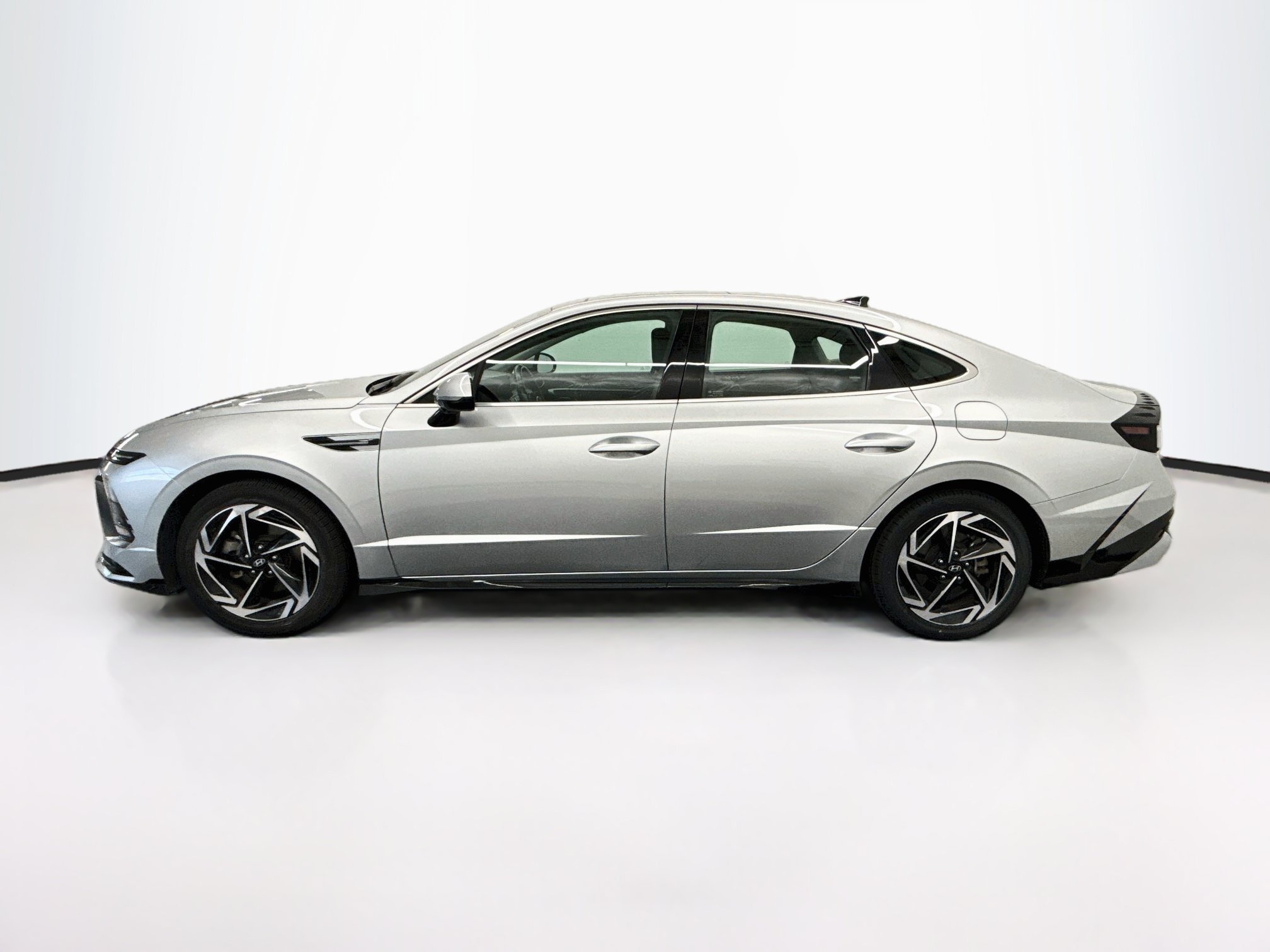 Used 2025 Hyundai Sonata SEL FWD image 4