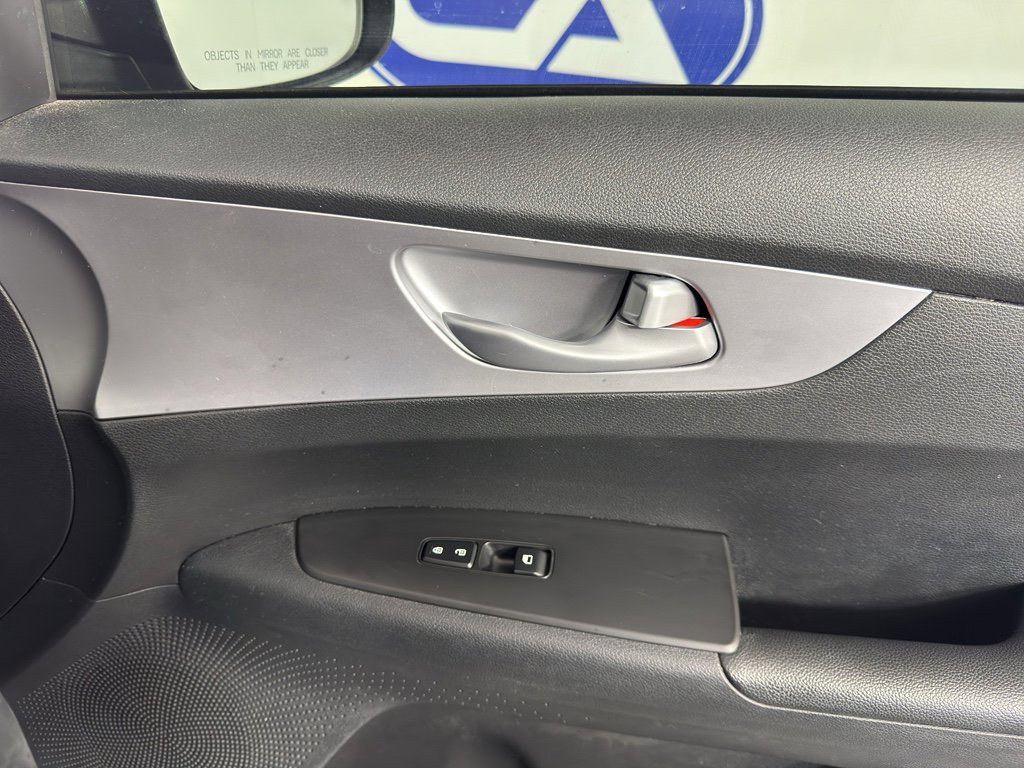 Used 2023 Kia Forte LXS image 39