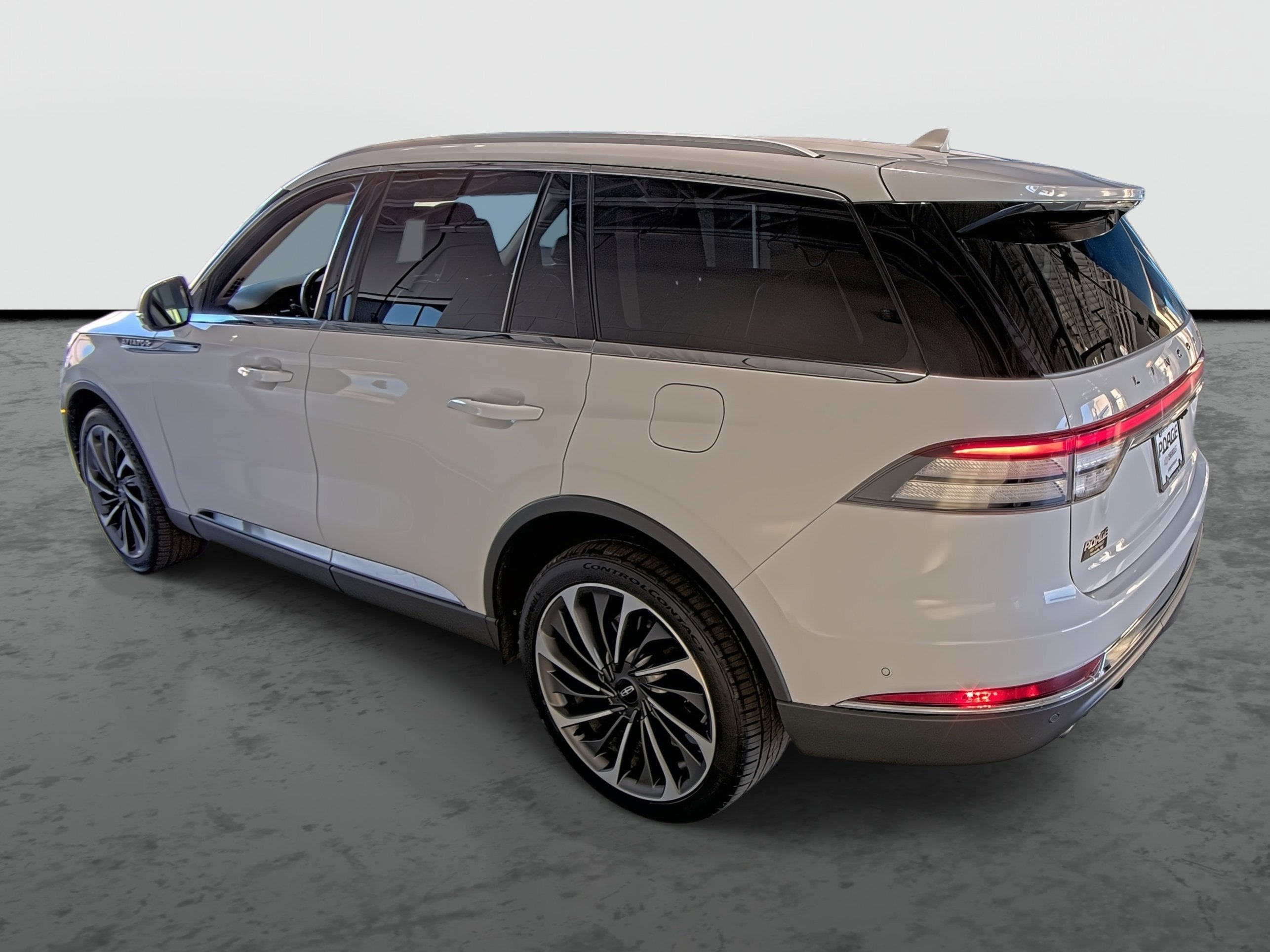 Used 2020 Lincoln Aviator Reserve w/ Equipment Group 202A image 2
