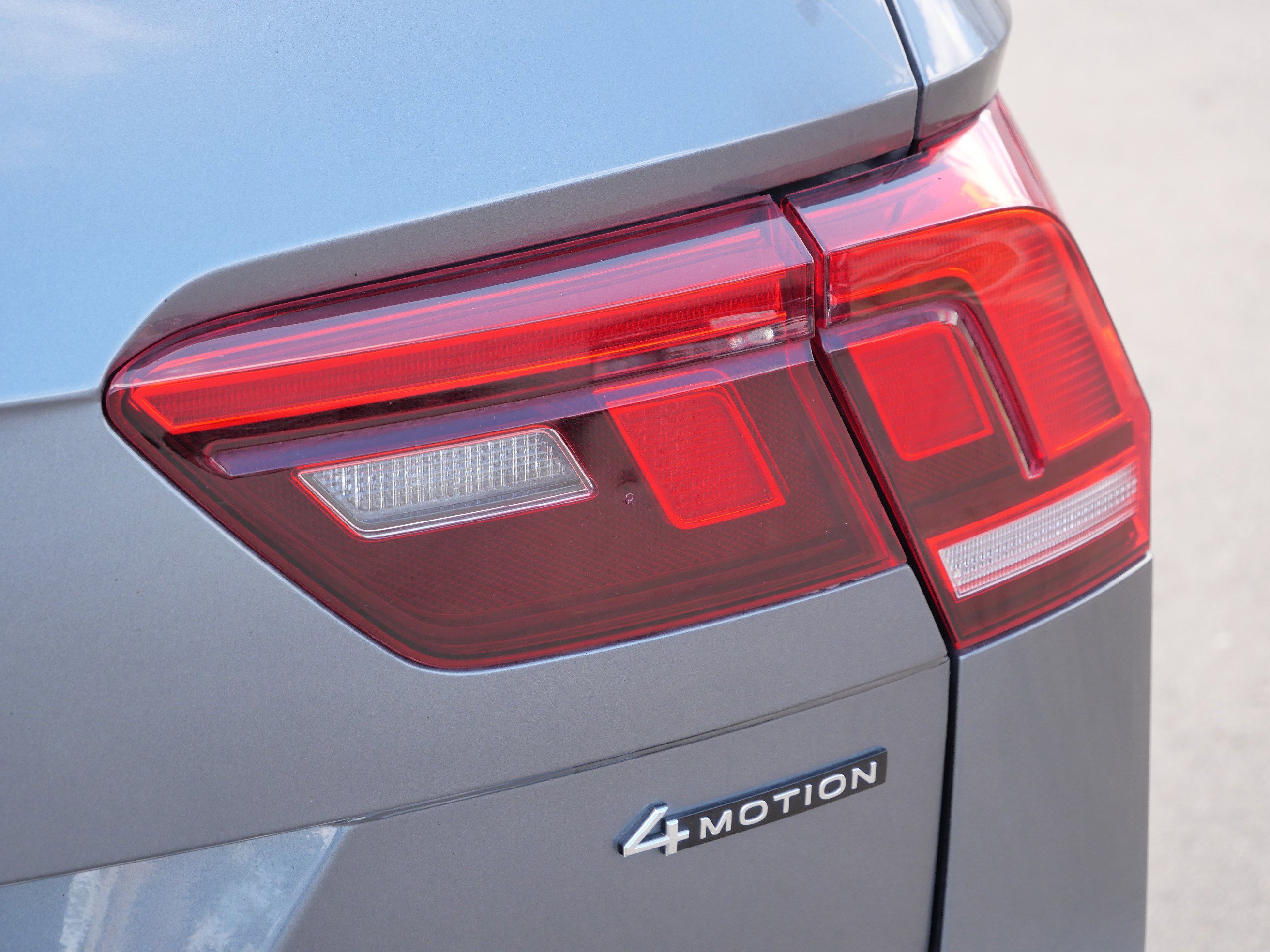 Used 2022 Volkswagen Tiguan SEL R-Line image 17