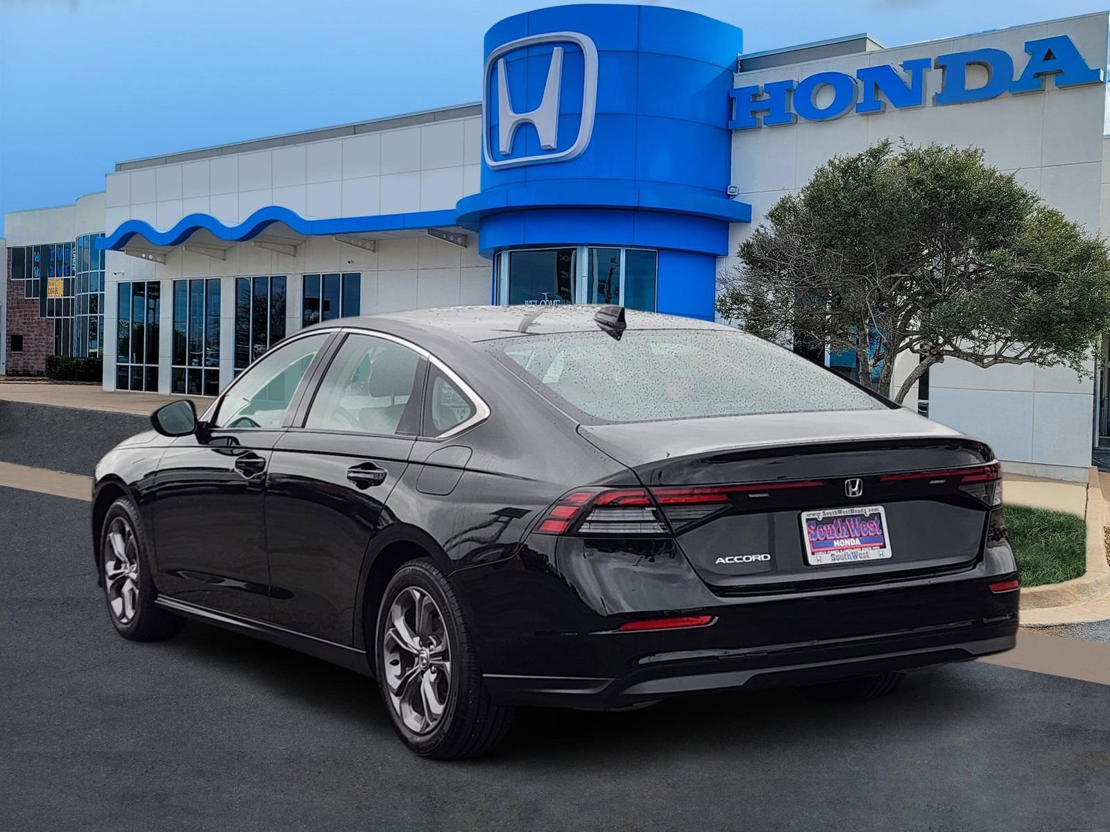 Used 2024 Honda Accord EX image 4