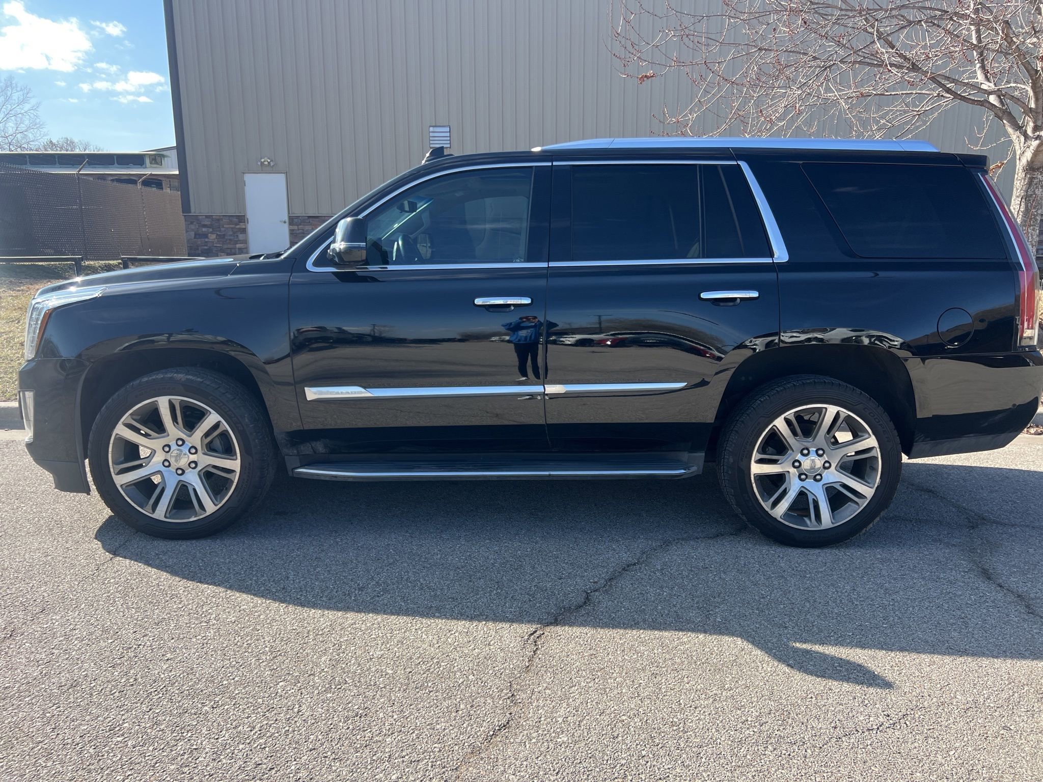 Used 2019 Cadillac Escalade Luxury image 9