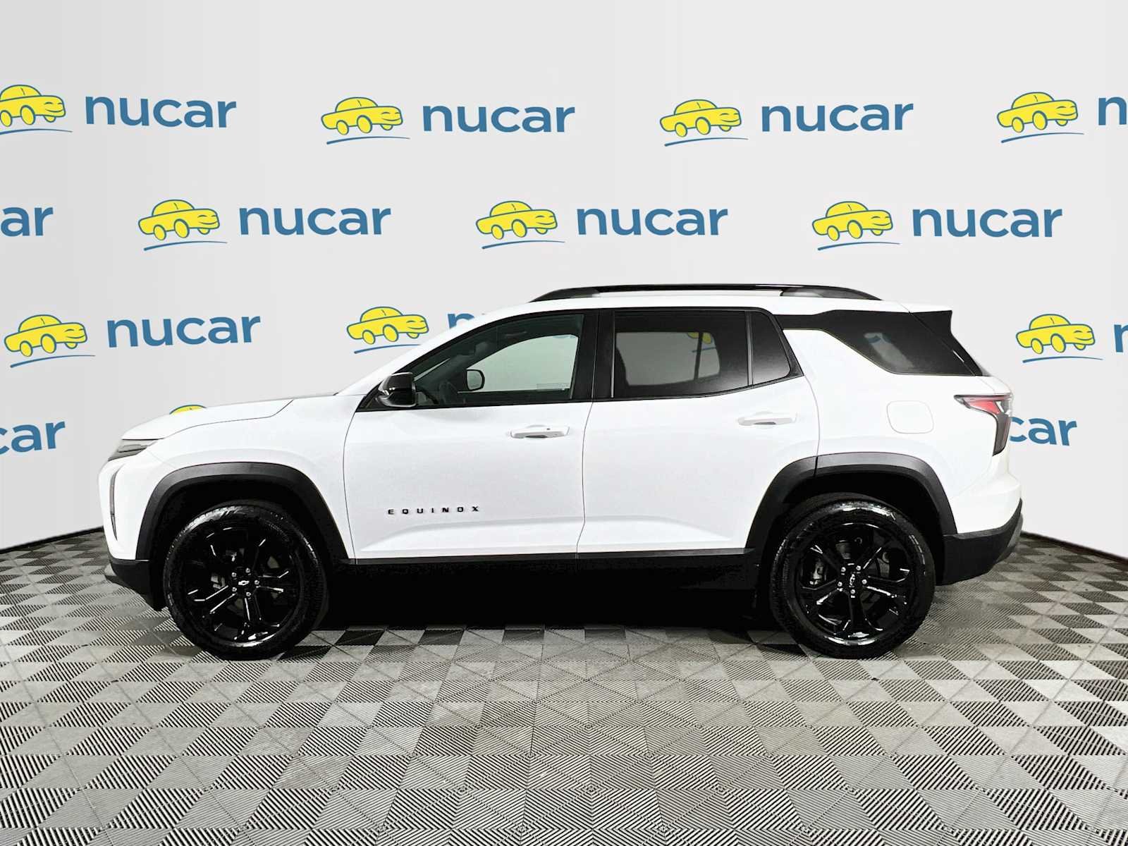 Used 2026 Chevrolet Equinox LT w/ Midnight Edition AWD/4WD image 4