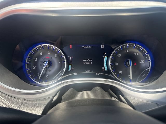 Used 2025 Chrysler Pacifica Limited FWD image 18