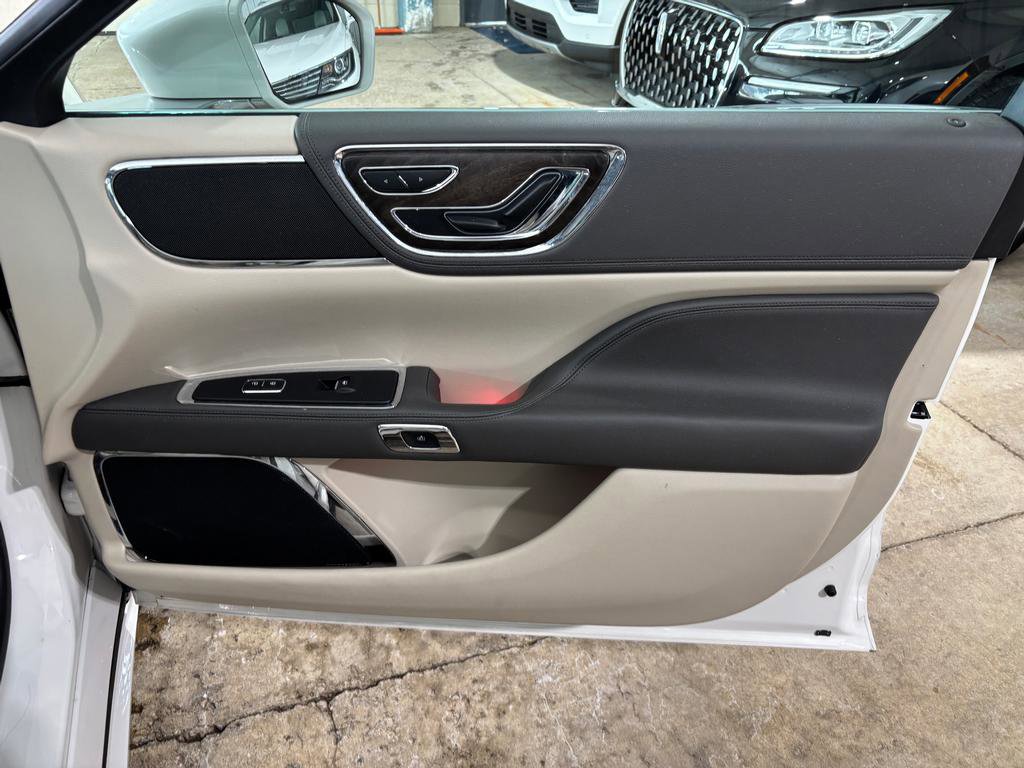 Used 2017 Lincoln Continental Select w/ Technology Package image 16