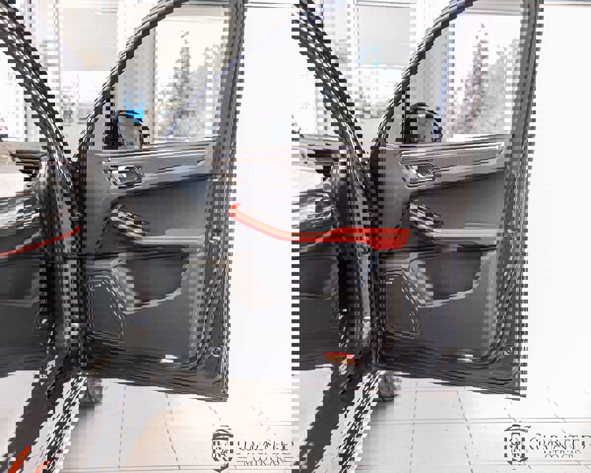 Used 2018 Porsche Macan GTS w/ Premium Package Plus image 42