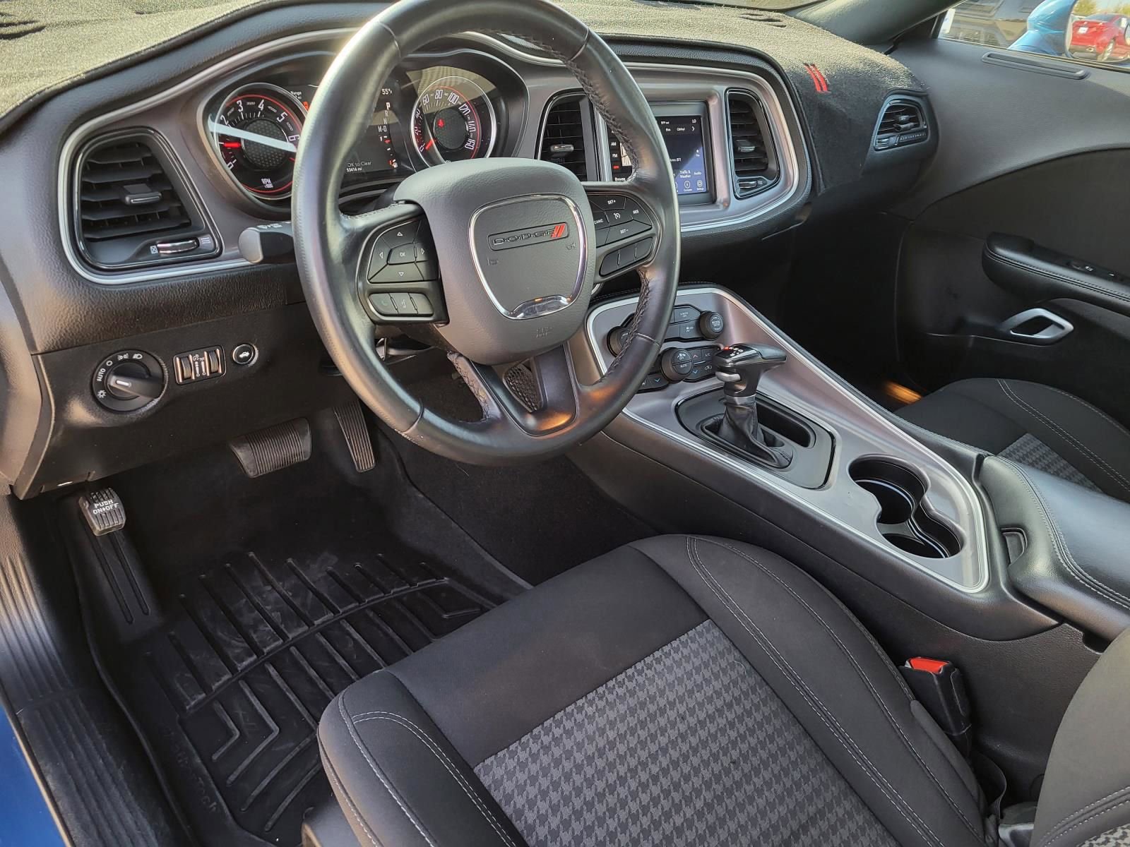 Used 2022 Dodge Challenger SXT image 15