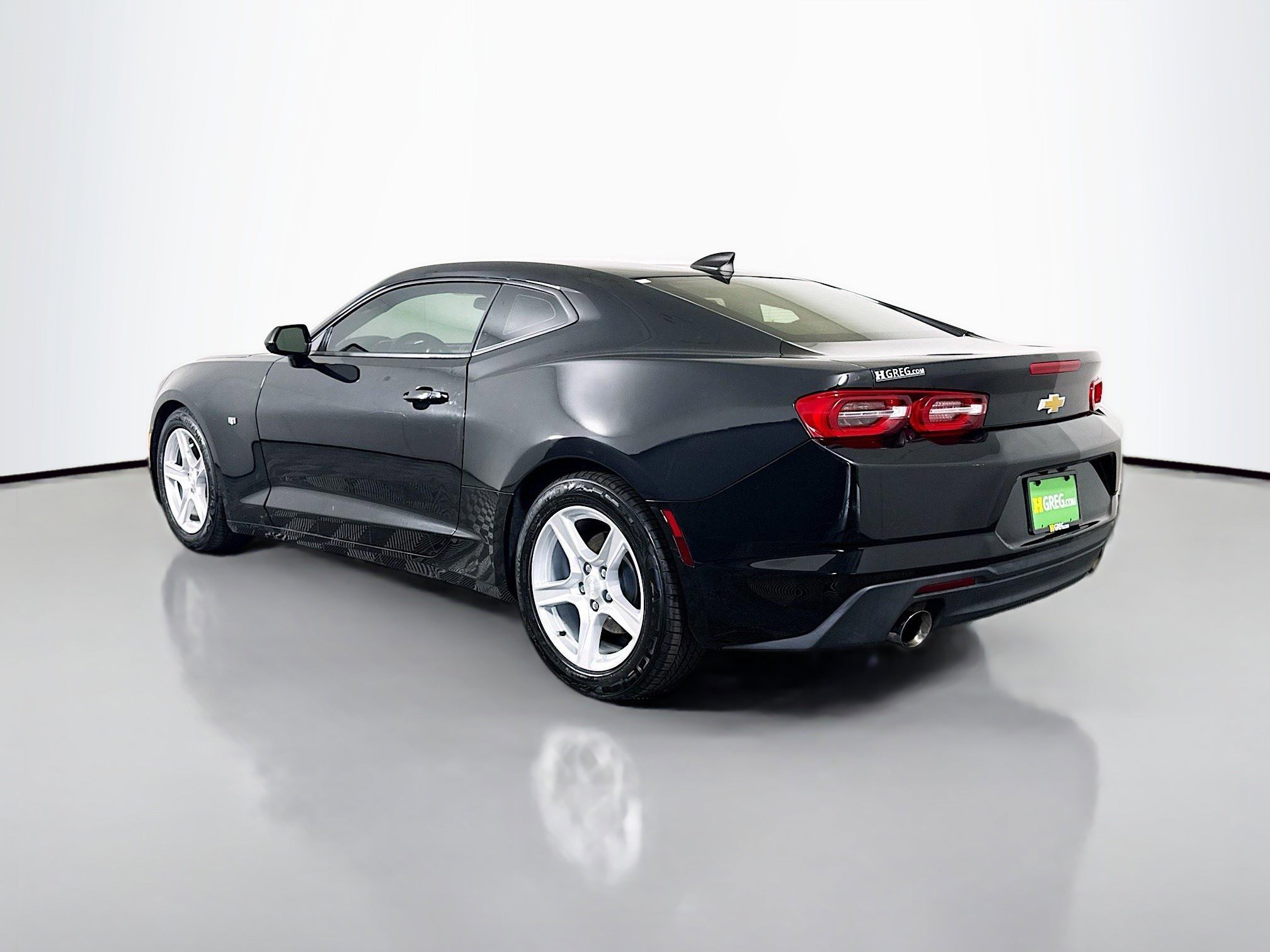 Used 2023 Chevrolet Camaro LT RWD image 7