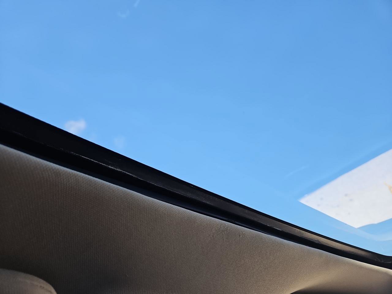 Used 2005 Chrysler 300 w/ Protection Group image 16