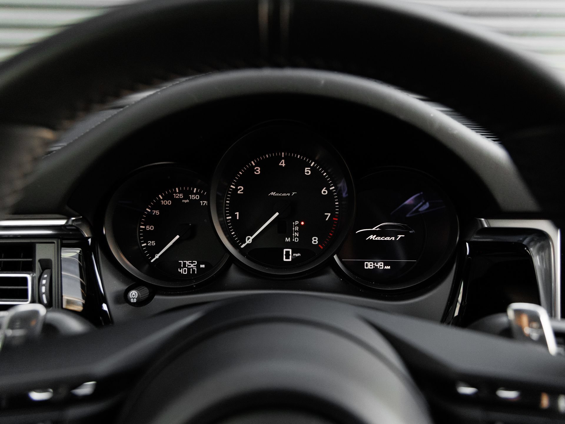 Certified 2025 Porsche Macan Turbo AWD/4WD image 19